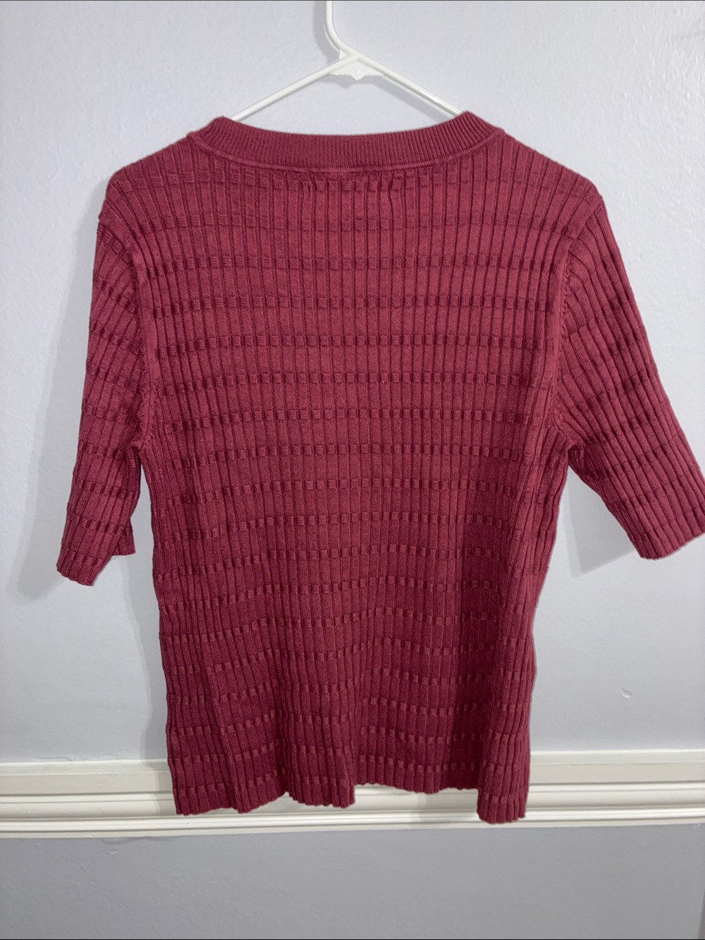 Apt. 9 Burgundy Ribbed Knit Short Sleeve Top L Heavier Weight Drape - Picture 5 of 8